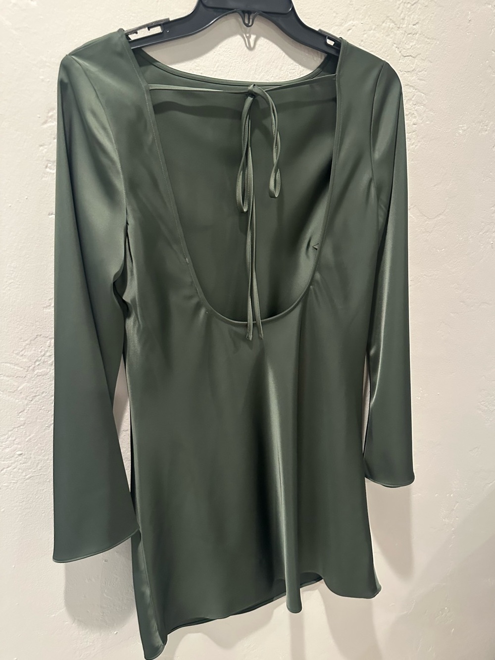 Gianni Bini Dark Green Satin-Look Long-Bell Sleeve Mini Dress Size 8 - Picture 5 of 9